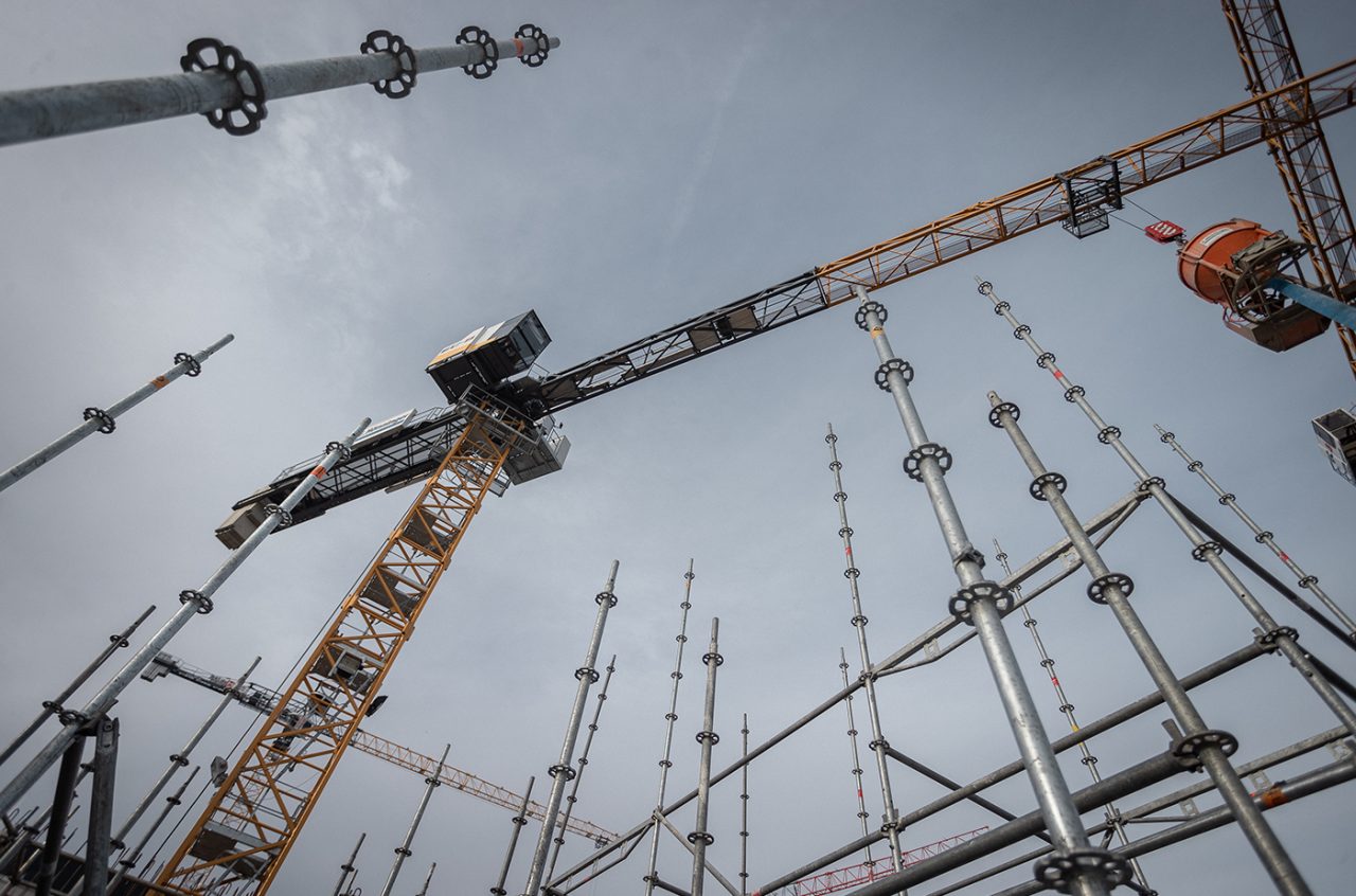 Ohne Kran geht (fast) nichts auf der Baustelle