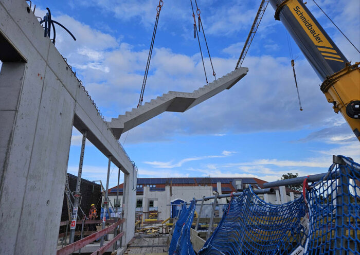 Germering: Ellis-Kaut-Grundschule: Fertigteil-Montage im September 2025